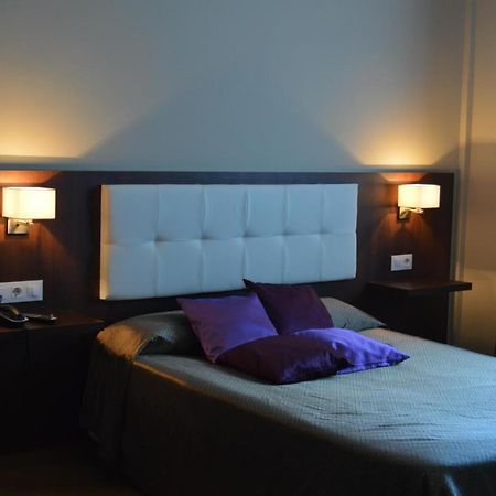 Hotel Pena Cruz มัลปาร์ติดา เด กาเซเรส ภายนอก รูปภาพ